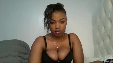 Snapshot of slayslay002 chatting on 09/28/25, 09:20 Rose online show from 09/28/25, 09:20