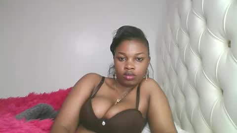 Snapshot of slayslay002 chatting on 10/22/25, 09:47 Rose online show from 10/22/25, 09:47