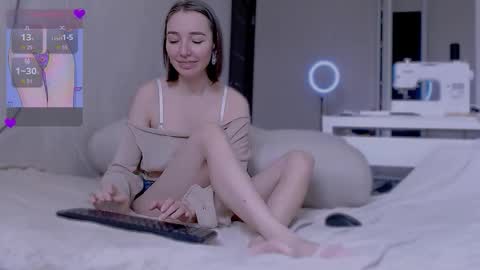 sleepy_ash_ online show from 10/03/25, 11:18