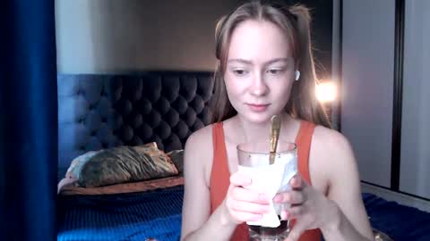 Snapshot of slemgem chatting on 10/24/25, 08:11 Slemgem Amy friends online show from 10/24/25, 08:11