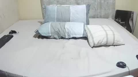 Snapshot of slender_sweetbabe chatting on 05/24/26, 11:37 slender_sweetbabe online show from 05/24/26, 11:37
