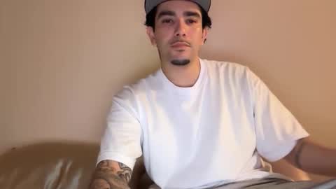 slideagian510 online show from 10/28/25, 07:56