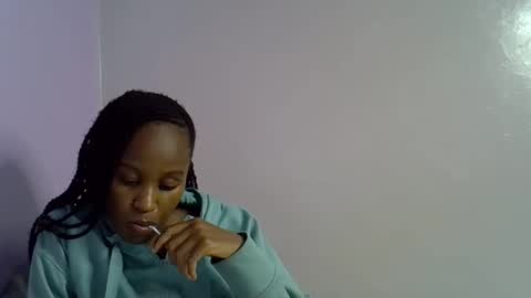 Snapshot of slim_alicia chatting on 09/28/25, 01:27 Alicia online show from 09/28/25, 01:27