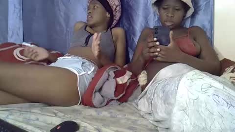 Snapshot of slim_alicia chatting on 10/29/25, 06:53 Alicia online show from 10/29/25, 06:53