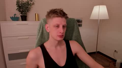 Snapshot of slim_andy chatting on 11/15/25, 08:27 Andy online show from 11/15/25, 08:27