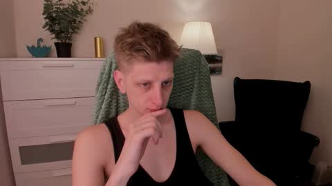 Snapshot of slim_andy chatting on 11/22/25, 08:41 Andy online show from 11/22/25, 08:41