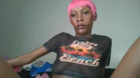 Snapshot of slim_bitch_ chatting on 02/13/26, 05:20 becky online show from 02/13/26, 05:20