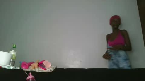 Snapshot of slim_bitch_ chatting on 02/18/26, 04:03 becky online show from 02/18/26, 04:03