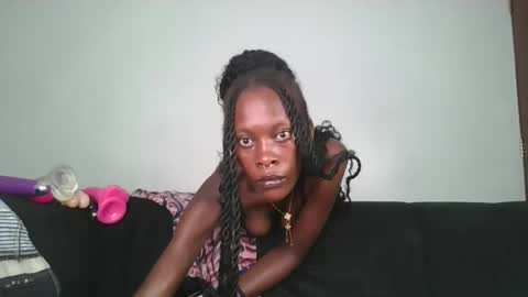 Snapshot of slim_bitch_ chatting on 03/23/26, 12:47 becky online show from 03/23/26, 12:47