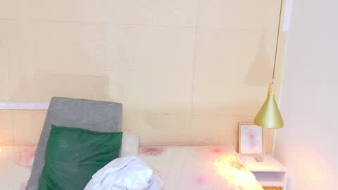 Snapshot of slim_chocobar18 chatting on 02/22/25, 12:40 slim_chocobar18 online show from 02/22/25, 12:40