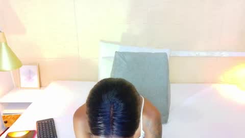 Snapshot of slim_chocobar18 chatting on 11/20/25, 02:06 slim_chocobar18 online show from 11/20/25, 02:06