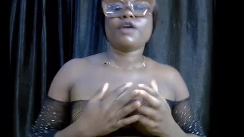 Snapshot of slim_thick12 chatting on 11/11/25, 09:48 Tems online show from 11/11/25, 09:48