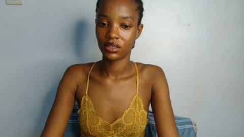 Snapshot of slim_wetpussyy chatting on 06/22/26, 04:15 Bella online show from 06/22/26, 04:15