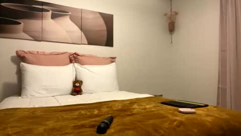 Snapshot of slimaddictionxxx chatting on 12/03/25, 05:26 Barbie Stylebender online show from 12/03/25, 05:26