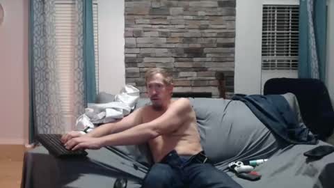 Snapshot of slimjp chatting on 10/22/25, 01:39 slimjp online show from 10/22/25, 01:39