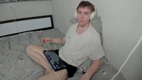 Snapshot of slippery_baby chatting on 01/08/25, 10:04 Mila online show from 01/08/25, 10:04