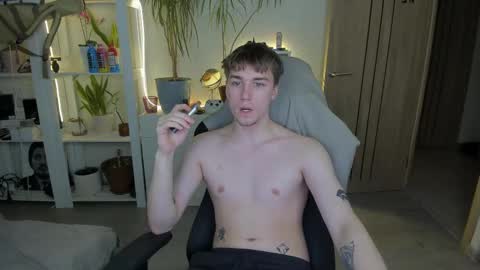 Snapshot of slippery_baby chatting on 02/24/25, 05:20 Mila online show from 02/24/25, 05:20