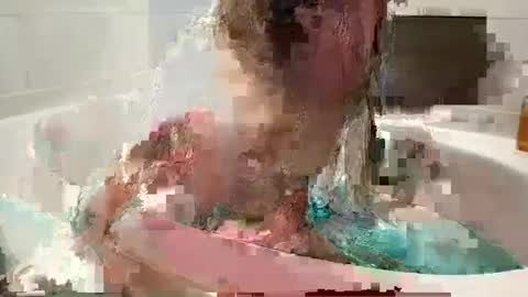 Snapshot of slipperysav chatting on 10/20/25, 01:28 slipperysav online show from 10/20/25, 01:28