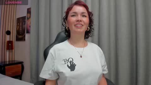Snapshot of slut_milf4u chatting on 01/25/25, 09:57 Paola online show from 01/25/25, 09:57
