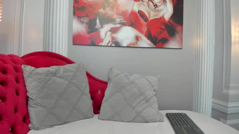 Snapshot of slut_milf4u chatting on 02/05/25, 12:17 Paola online show from 02/05/25, 12:17