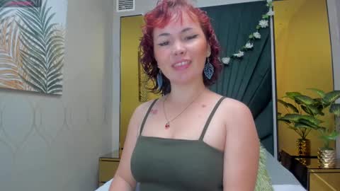 Snapshot of slut_milf4u chatting on 02/11/25, 11:21 Paola online show from 02/11/25, 11:21