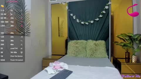 Snapshot of slut_milf4u chatting on 02/13/25, 11:17 Paola online show from 02/13/25, 11:17