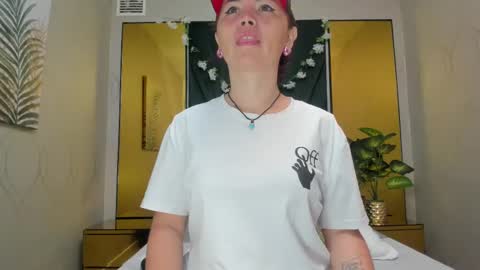 Snapshot of slut_milf4u chatting on 02/19/25, 11:28 Paola online show from 02/19/25, 11:28
