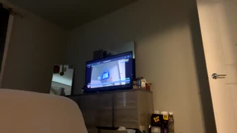 Snapshot of slutforu100 chatting on 01/04/25, 01:10 slutforu100 online show from 01/04/25, 01:10