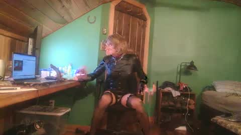 Snapshot of slutjennifertransxx chatting on 10/08/25, 02:42 slutjennifertransxx online show from 10/08/25, 02:42