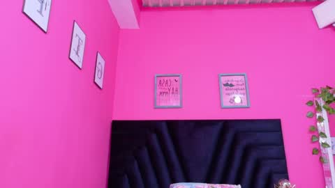 Snapshot of slutlittlecamila chatting on 11/09/25, 11:52 CAMILA online show from 11/09/25, 11:52