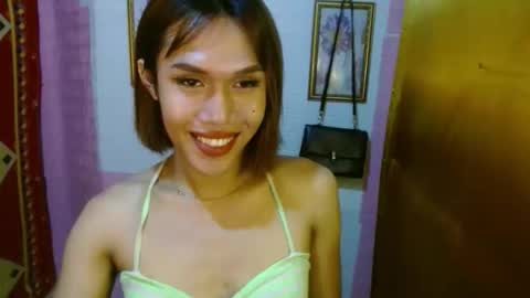 Snapshot of slutqueen_raz chatting on 11/11/25, 03:23 Raz online show from 11/11/25, 03:23