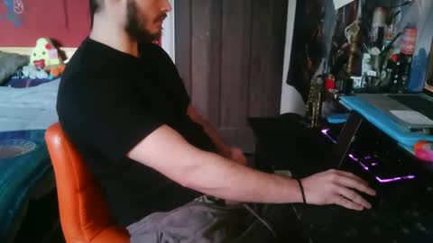 Snapshot of slutsfriend chatting on 06/02/26, 08:38 Slutsfriend online show from 06/02/26, 08:38