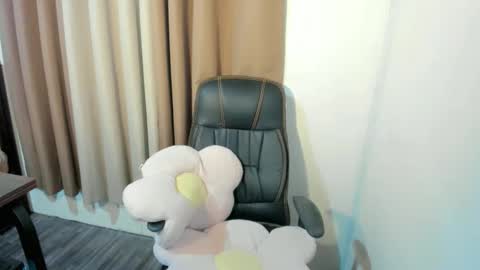 Snapshot of slutty_shanin chatting on 06/06/26, 12:05 SHANIN online show from 06/06/26, 12:05