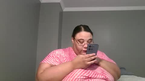 Snapshot of sluttyjess31 chatting on 03/20/26, 12:10 Jessica online show from 03/20/26, 12:10