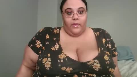 Snapshot of sluttyjess31 chatting on 05/05/26, 02:14 Jessica online show from 05/05/26, 02:14