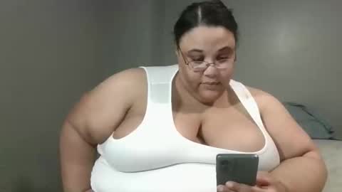 Snapshot of sluttyjess31 chatting on 05/09/26, 02:17 Jessica online show from 05/09/26, 02:17