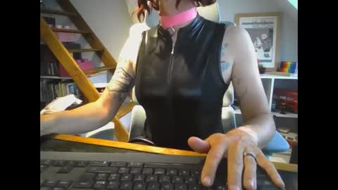 sluttytoy83 online show from 05/04/26, 06:15