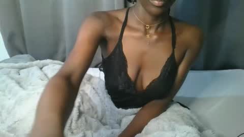 Snapshot of sly_rose chatting on 12/17/25, 10:05 sly_rose online show from 12/17/25, 10:05
