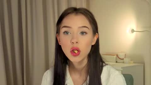 Lily online show from 11/05/25, 01:22