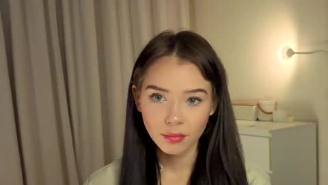 Lily online show from 11/07/25, 01:22