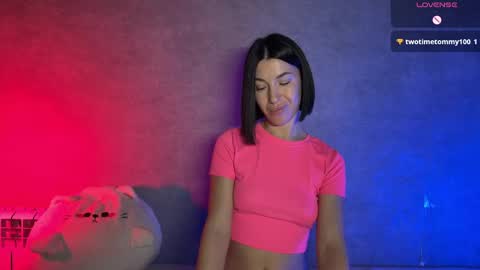 Snapshot of smaillev chatting on 04/23/26, 08:11 Melani online show from 04/23/26, 08:11