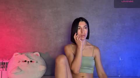 Snapshot of smaillev chatting on 05/19/26, 09:15 Melani online show from 05/19/26, 09:15