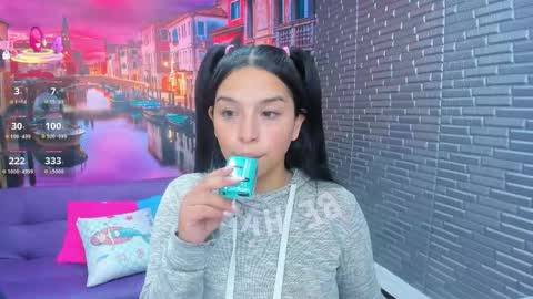 Snapshot of small__naughty chatting on 12/18/25, 01:50 Mariana Torres online show from 12/18/25, 01:50