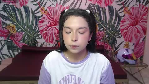 Snapshot of small__naughty chatting on 03/26/26, 01:06 Mariana Torres online show from 03/26/26, 01:06