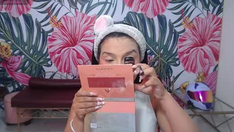 Snapshot of small__naughty chatting on 04/12/26, 01:05 Mariana Torres online show from 04/12/26, 01:05