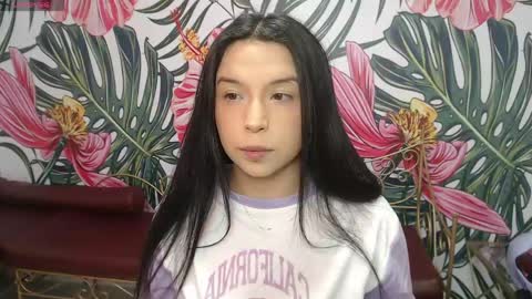 Snapshot of small__naughty chatting on 05/08/26, 01:05 Mariana Torres online show from 05/08/26, 01:05