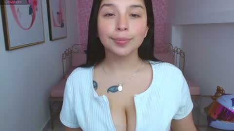 Snapshot of small__naughty chatting on 06/12/26, 01:21 Mariana Torres online show from 06/12/26, 01:21