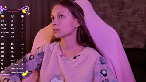 Snapshot of small_emma0 chatting on 10/05/25, 06:17 Emma online show from 10/05/25, 06:17