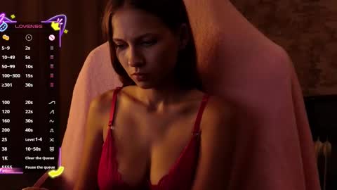 Snapshot of small_emma0 chatting on 10/08/25, 07:33 Emma online show from 10/08/25, 07:33