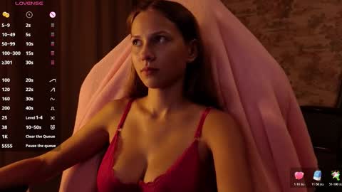 Snapshot of small_emma0 chatting on 10/18/25, 07:36 Emma online show from 10/18/25, 07:36